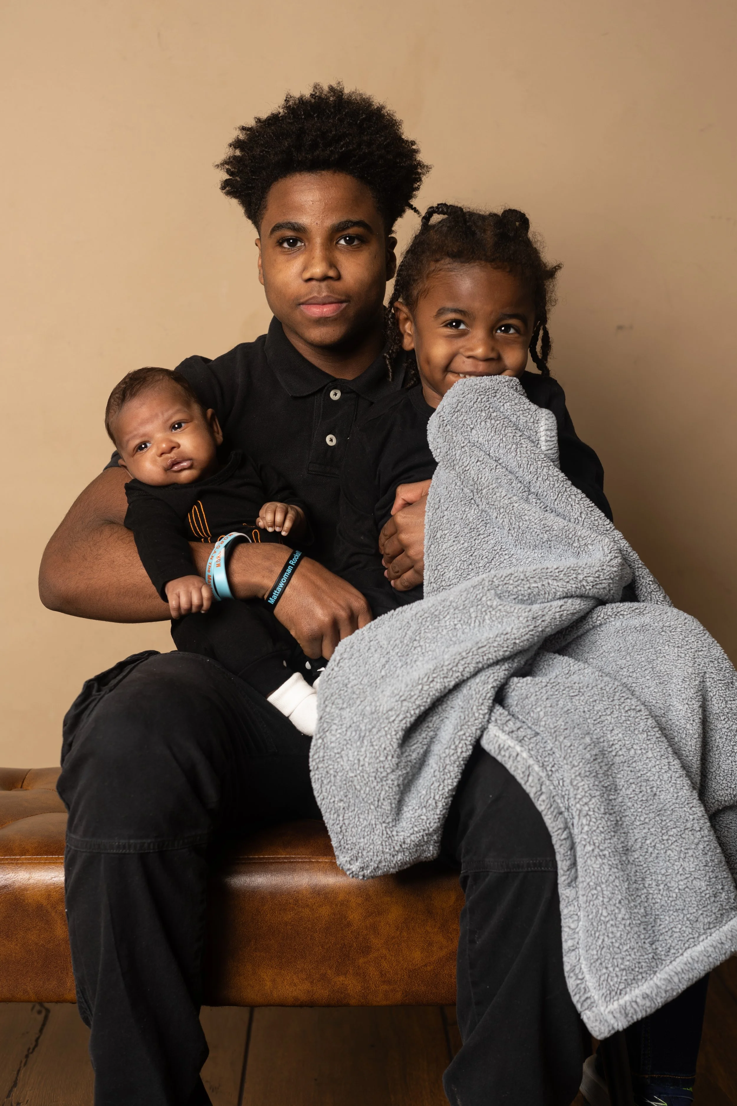 Family portrait by Jelnora Snaps